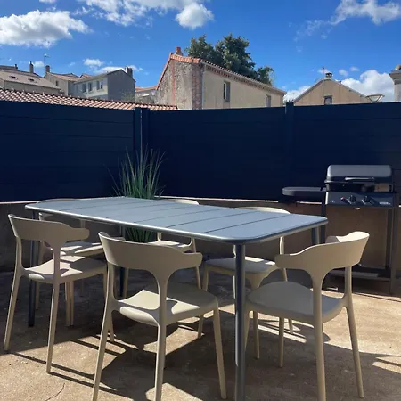 Terrasse 4 A 6 Adultes Linge Compris 3 Min Du Parc Puy Du F0u
